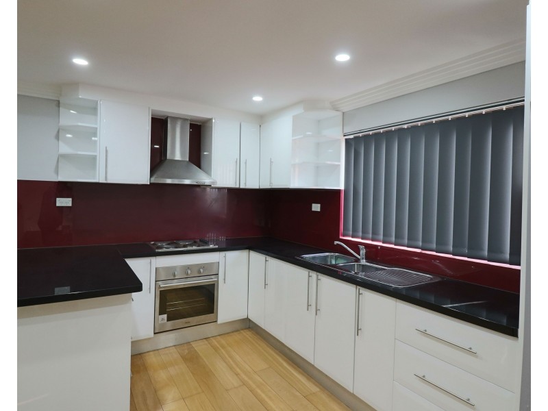 2 Batman Place, St Johns Park NSW 2176