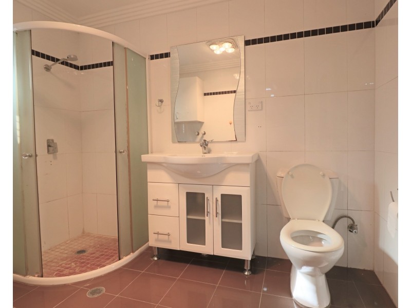 2 Batman Place, St Johns Park NSW 2176