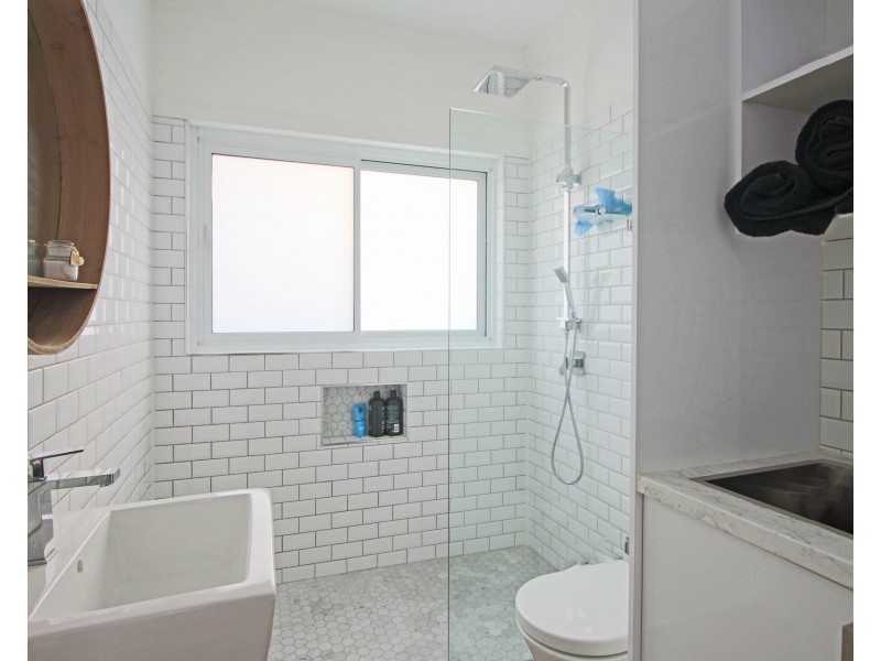 52 Endeavour Road, Georges Hall NSW 2198