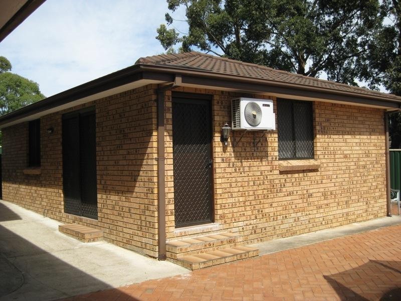 13 Toorak Close, St Johns Park NSW 2176