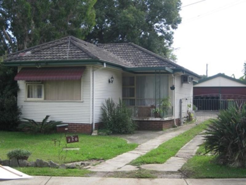 Fairfield West NSW 2165