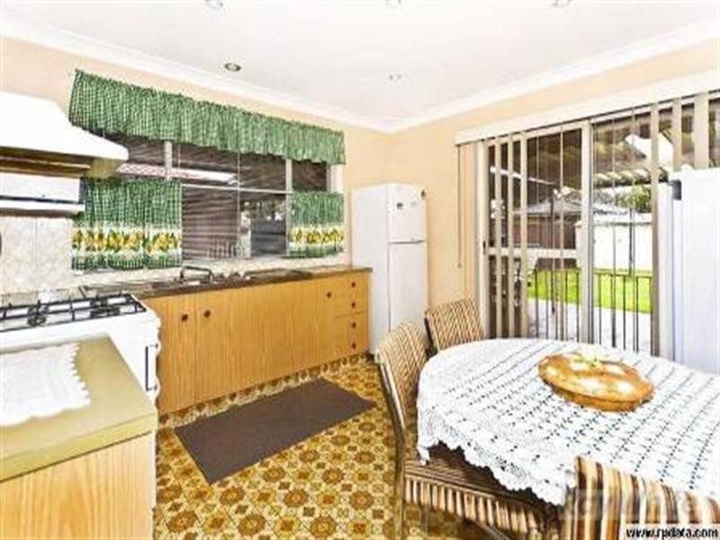 18 Austen Close, Wetherill Park NSW 2164