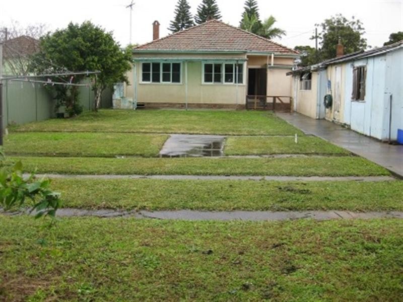 12 Adam Street, Fairfield NSW 2165