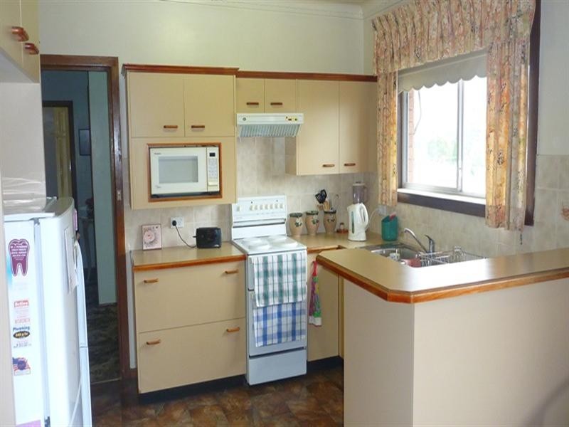 15 Basildon Road, Canley Heights NSW 2166