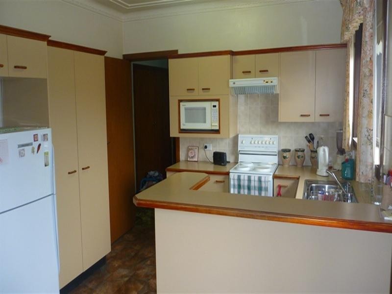 15 Basildon Road, Canley Heights NSW 2166