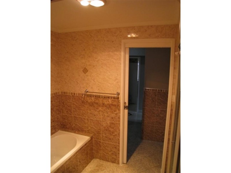 3/4 Amiens Close, Bossley Park NSW 2176