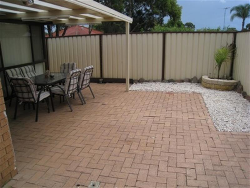 3/4 Amiens Close, Bossley Park NSW 2176