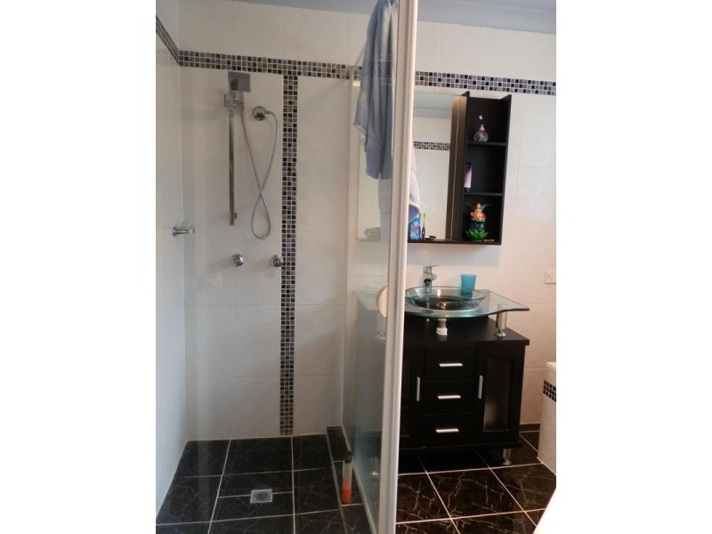 8 Baringa Close, Green Valley NSW 2168