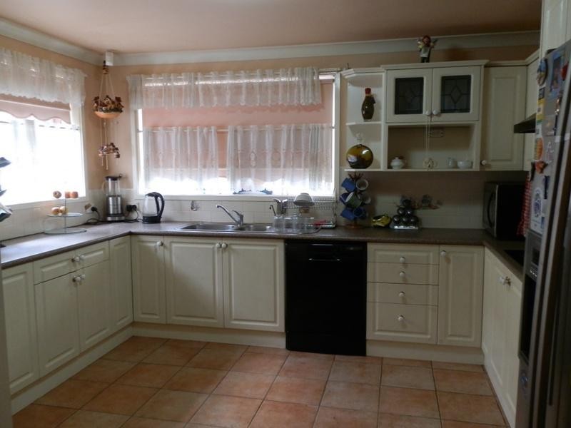 8 Baringa Close, Green Valley NSW 2168