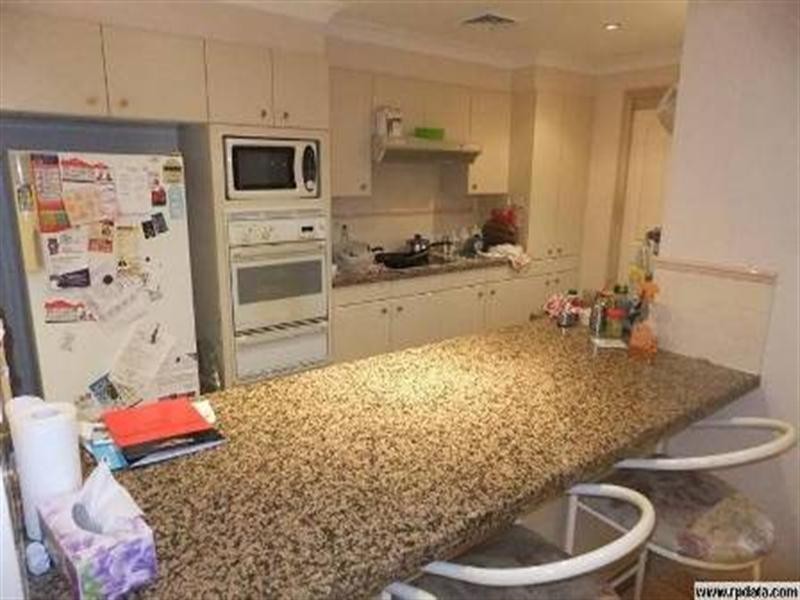 2 Hickey Close, Abbotsbury NSW 2176