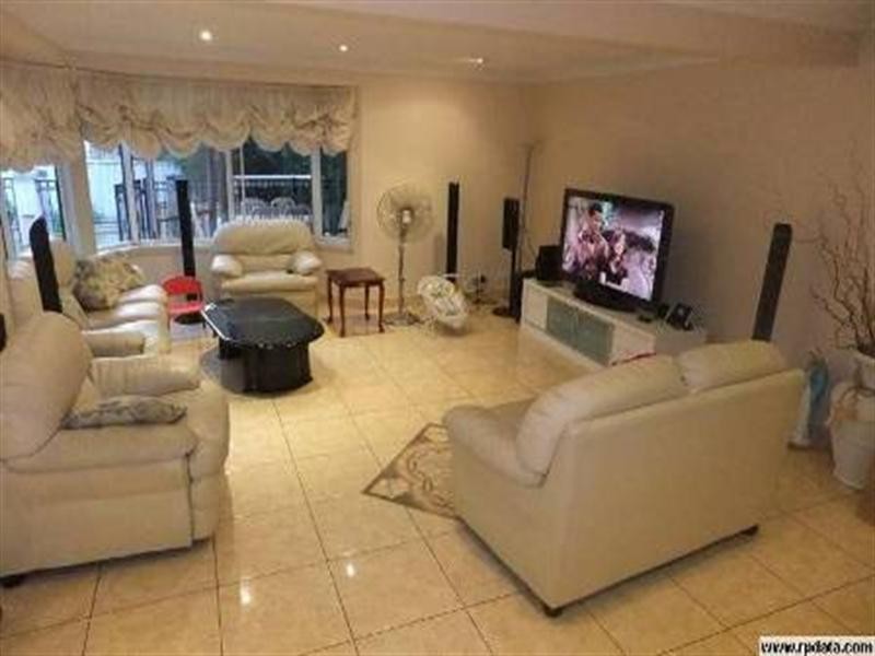 2 Hickey Close, Abbotsbury NSW 2176