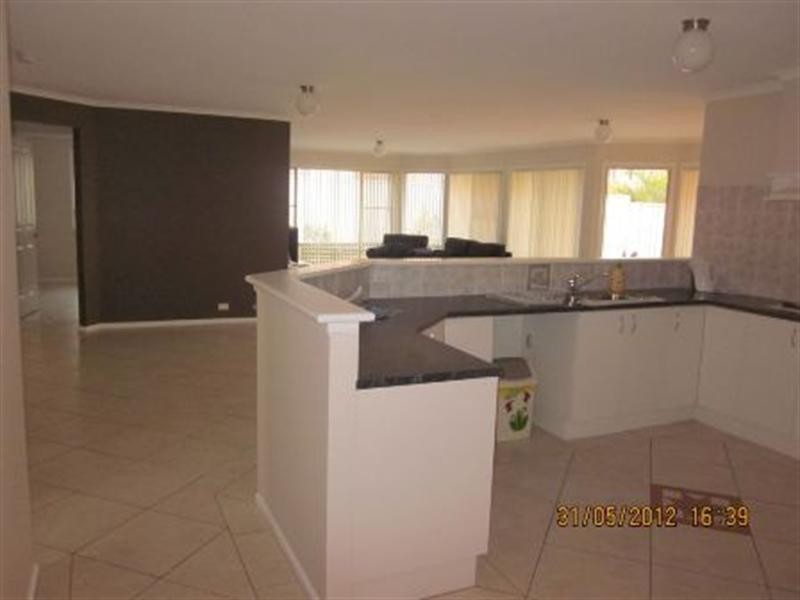 6 Ormiston Avenue, West Hoxton NSW 2171