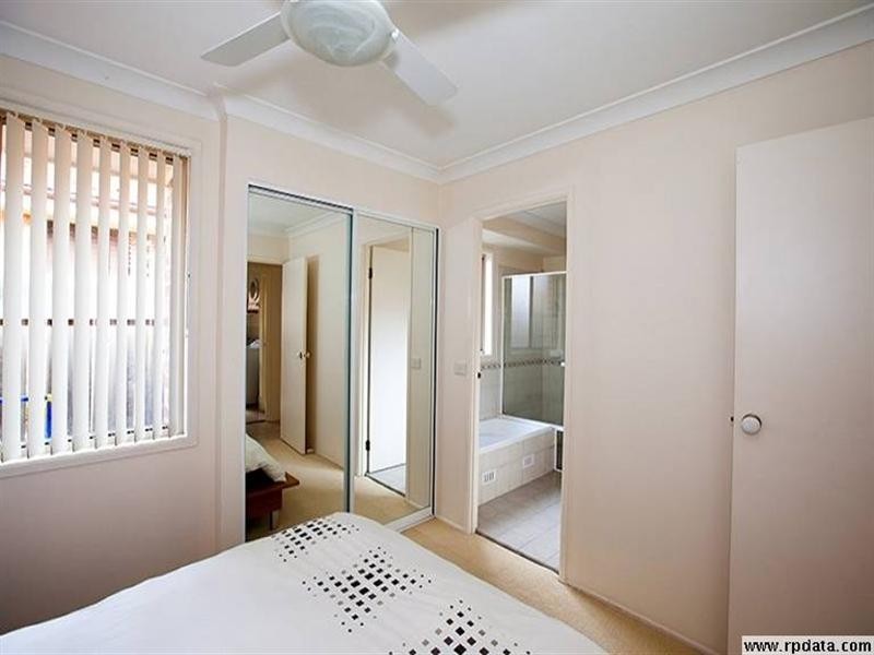 6 Hannam Place, Englorie Park NSW 2560