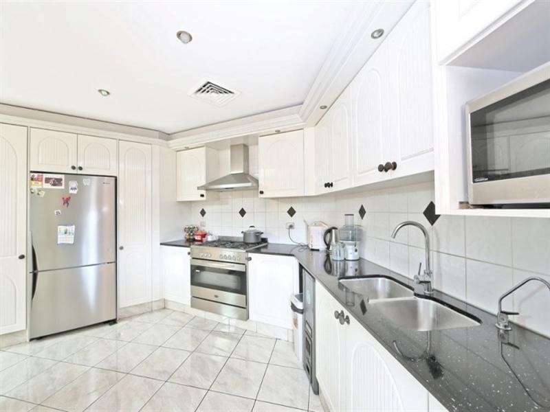 Edensor Park NSW 2176