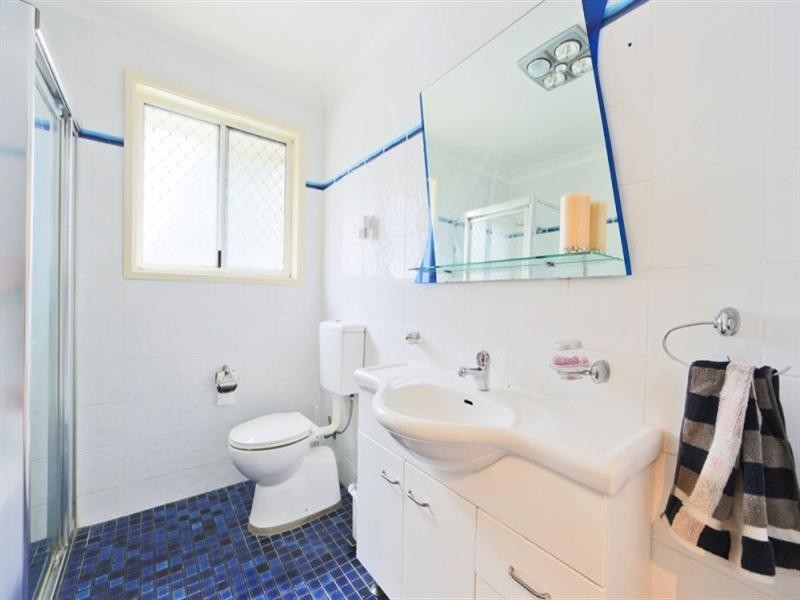 Edensor Park NSW 2176