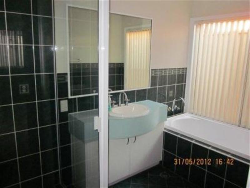 6 Ormiston Avenue, West Hoxton NSW 2171