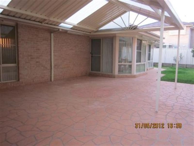 6 Ormiston Avenue, West Hoxton NSW 2171