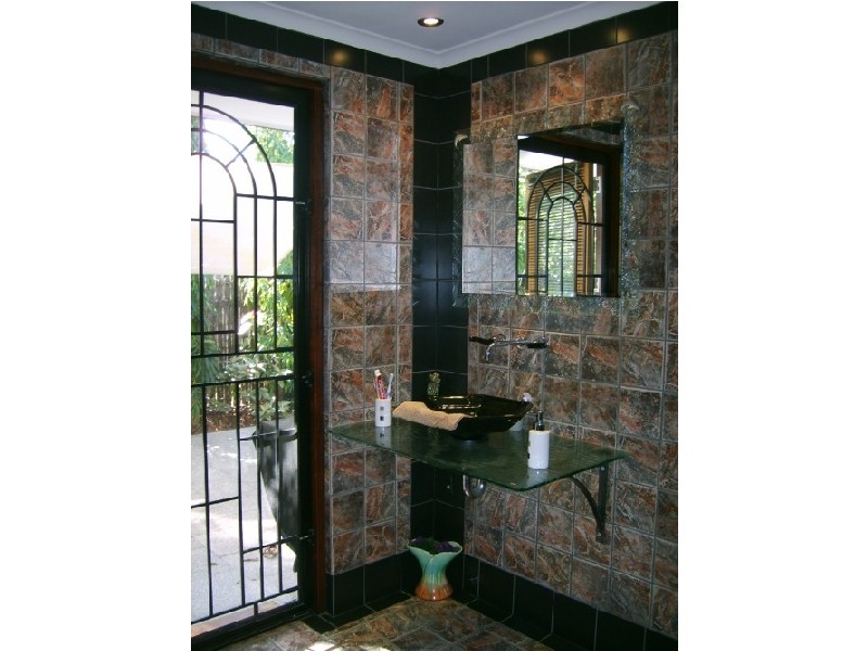 Holloways Beach QLD 4878