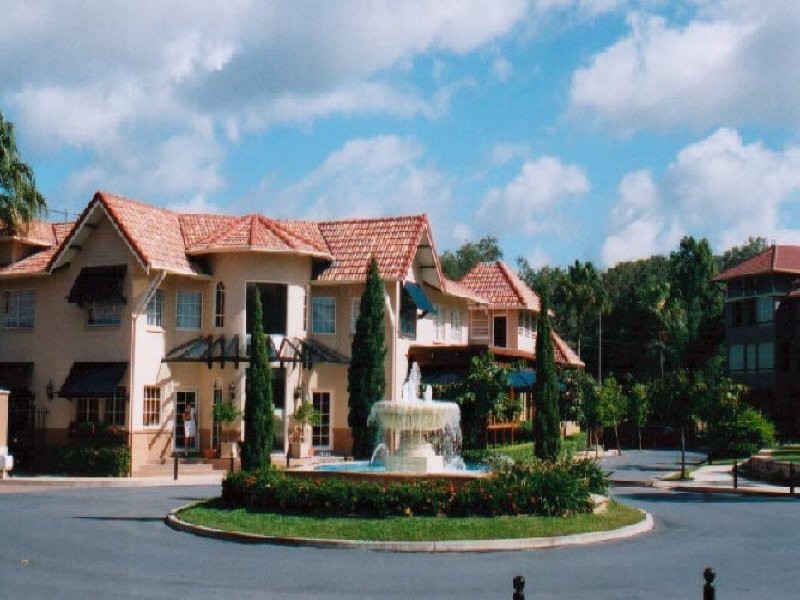 2 Greenslopes Street, Cairns QLD 4870