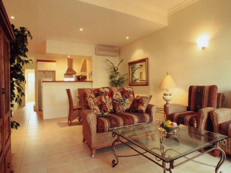 2 Greenslopes Street, Cairns QLD 4870