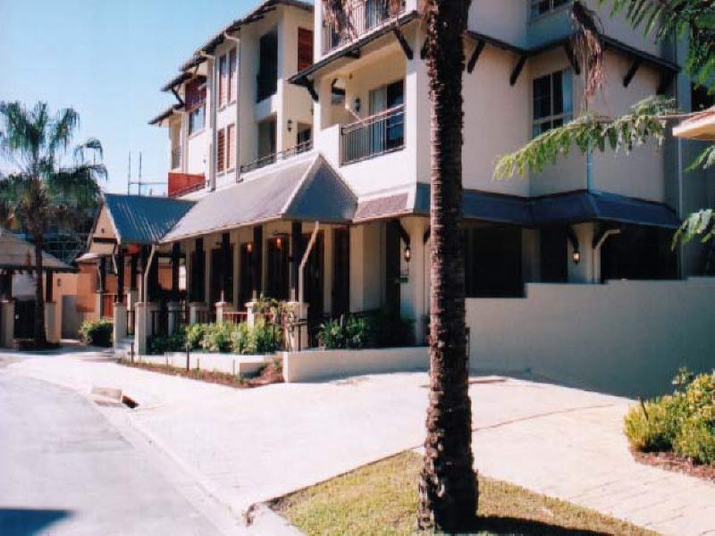 2 Greenslopes Street, Cairns QLD 4870