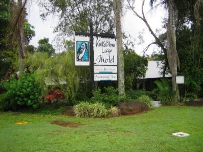 3 Eacham Road, Cairns QLD 4870