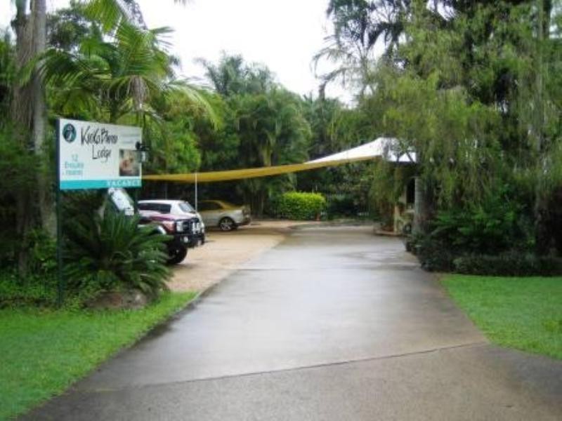 3 Eacham Road, Cairns QLD 4870