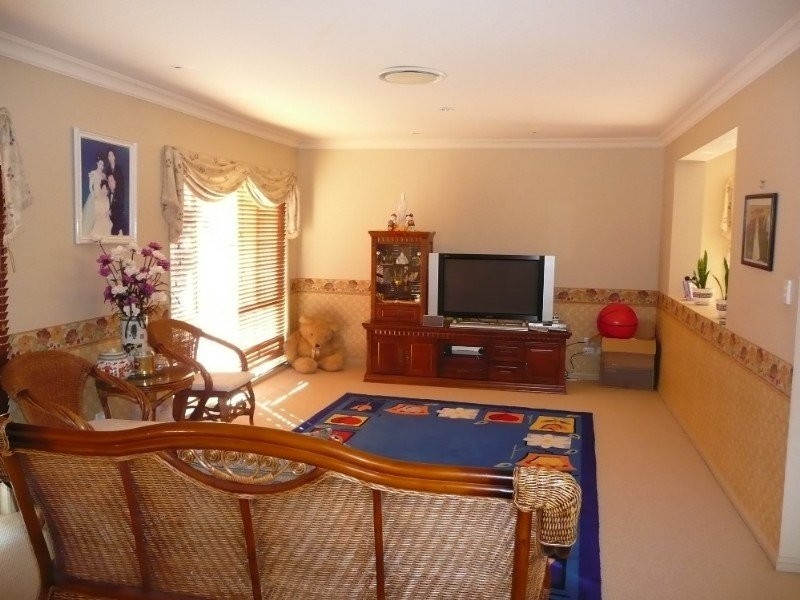 Stretton QLD 4116