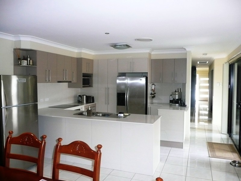 13 Girraween Crescent, Parkinson QLD 4115