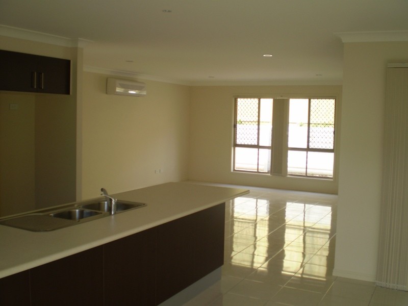 8 Van Asch Close, Forest Lake QLD 4078