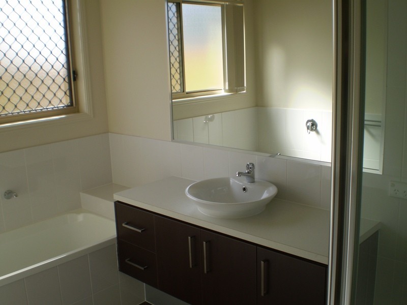 8 Van Asch Close, Forest Lake QLD 4078