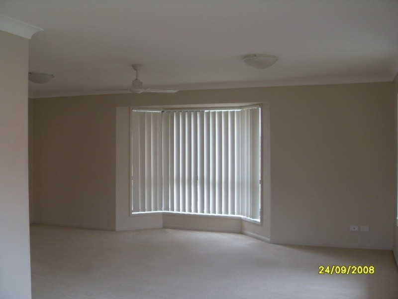 5 Watarrka Drive, Parkinson QLD 4115