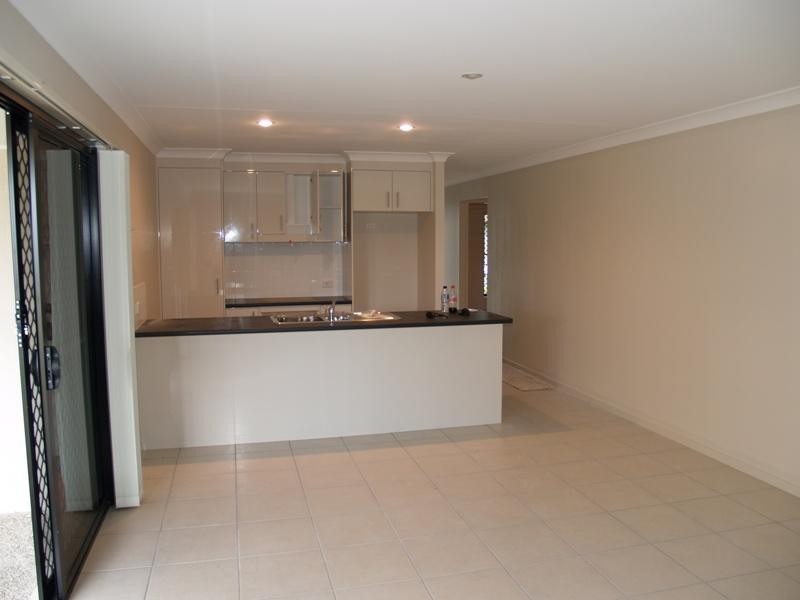 8 Hudson Street, Calamvale QLD 4116