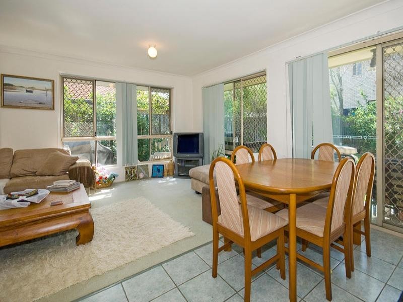 8 Stevenson Street, Calamvale QLD 4116