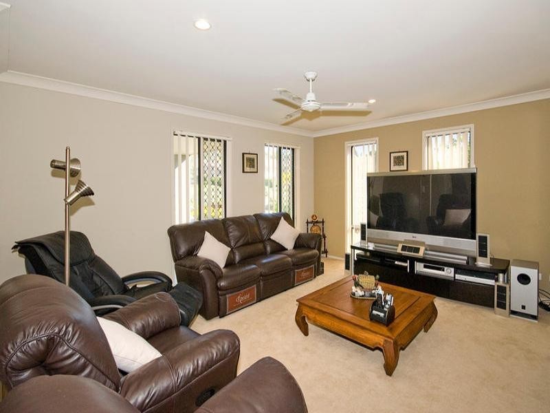 2 Mapelton Circuit, Parkinson QLD 4115