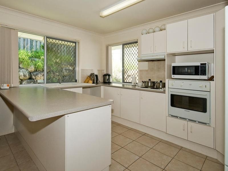 13 Freeman Place, Calamvale QLD 4116