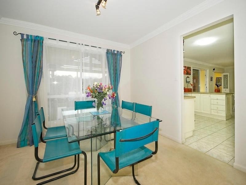 27 Calliandra Place, Calamvale QLD 4116