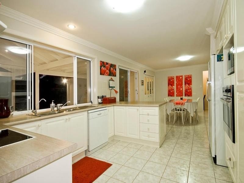 27 Calliandra Place, Calamvale QLD 4116