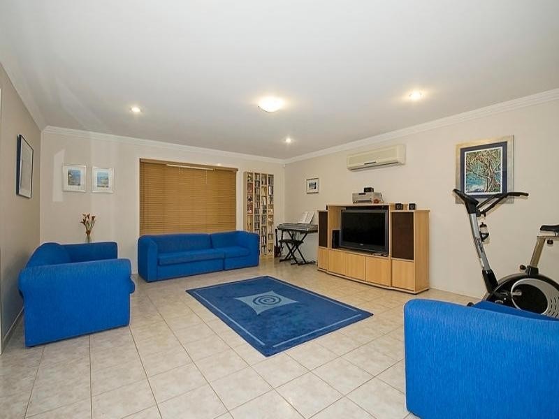 27 Calliandra Place, Calamvale QLD 4116