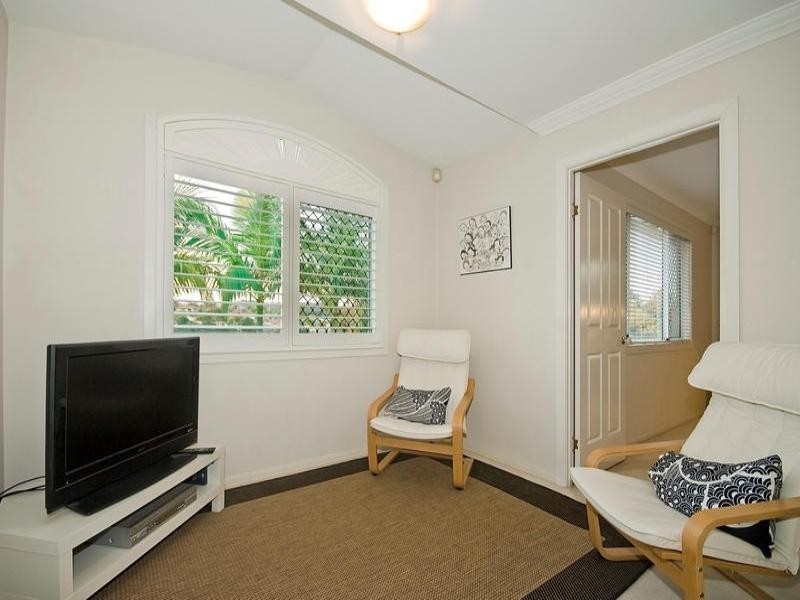 27 Calliandra Place, Calamvale QLD 4116