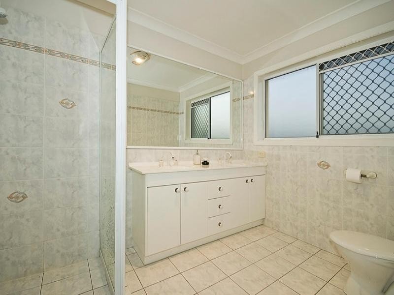 27 Calliandra Place, Calamvale QLD 4116