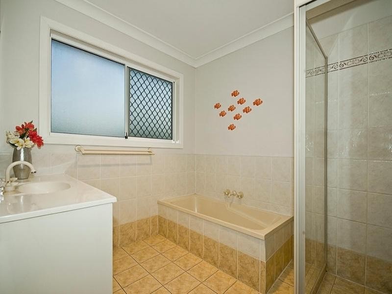 27 Calliandra Place, Calamvale QLD 4116