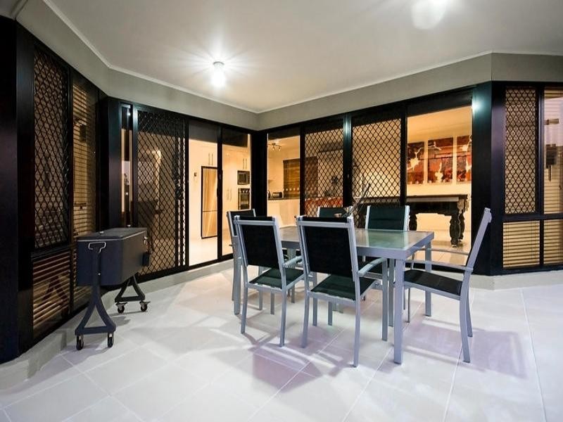 53 Woodlark Crescent, Parkinson QLD 4115