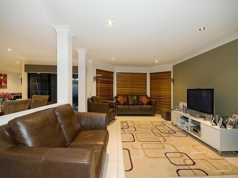 53 Woodlark Crescent, Parkinson QLD 4115