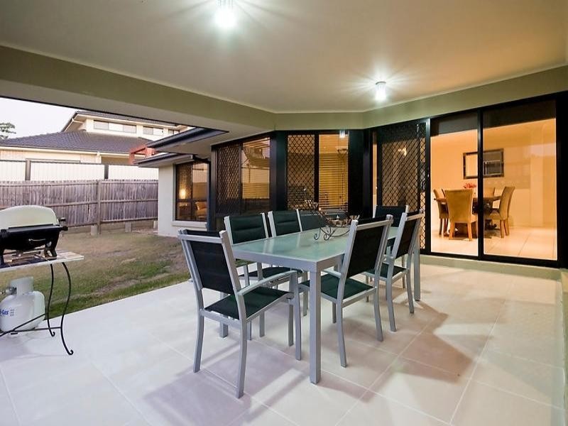 53 Woodlark Crescent, Parkinson QLD 4115