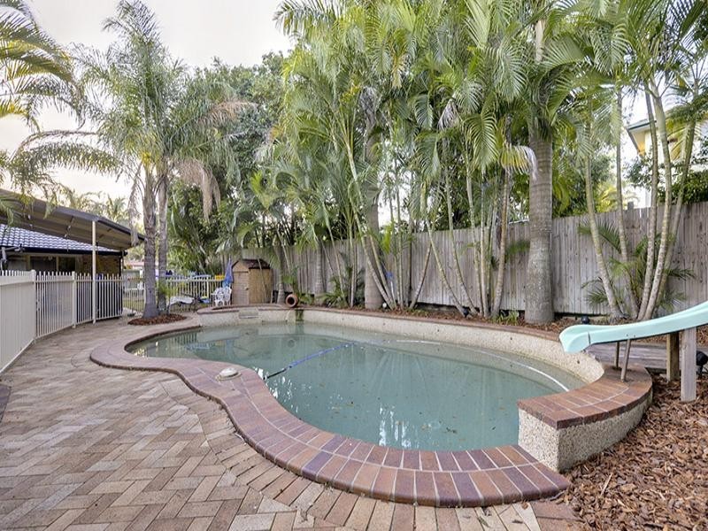 8 Geneva Close, Parkinson QLD 4115