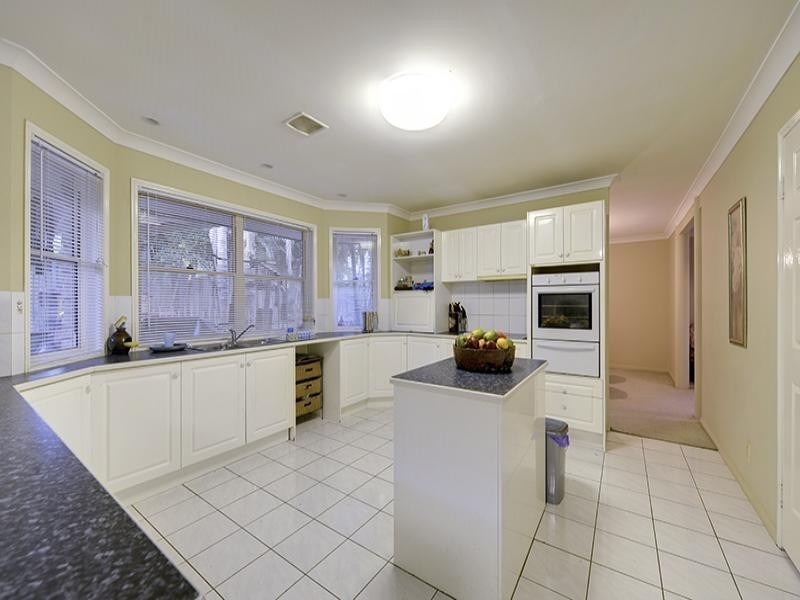 8 Geneva Close, Parkinson QLD 4115