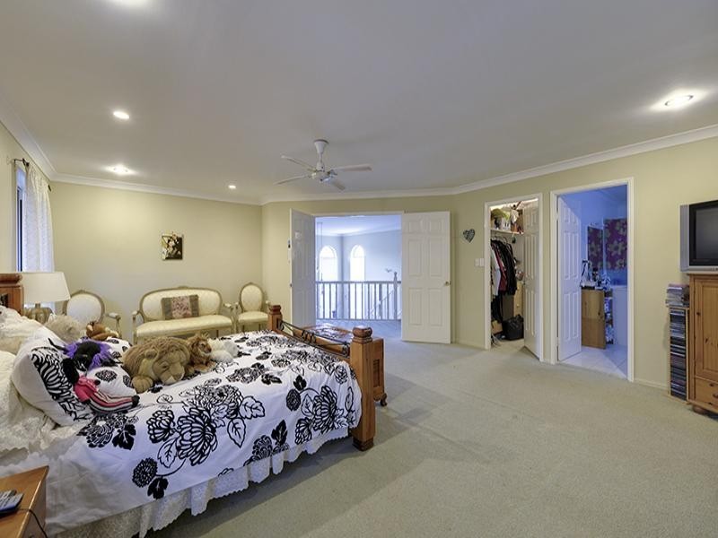 8 Geneva Close, Parkinson QLD 4115