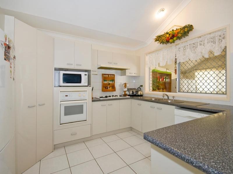 29 Swan Lake Crescent, Calamvale QLD 4116