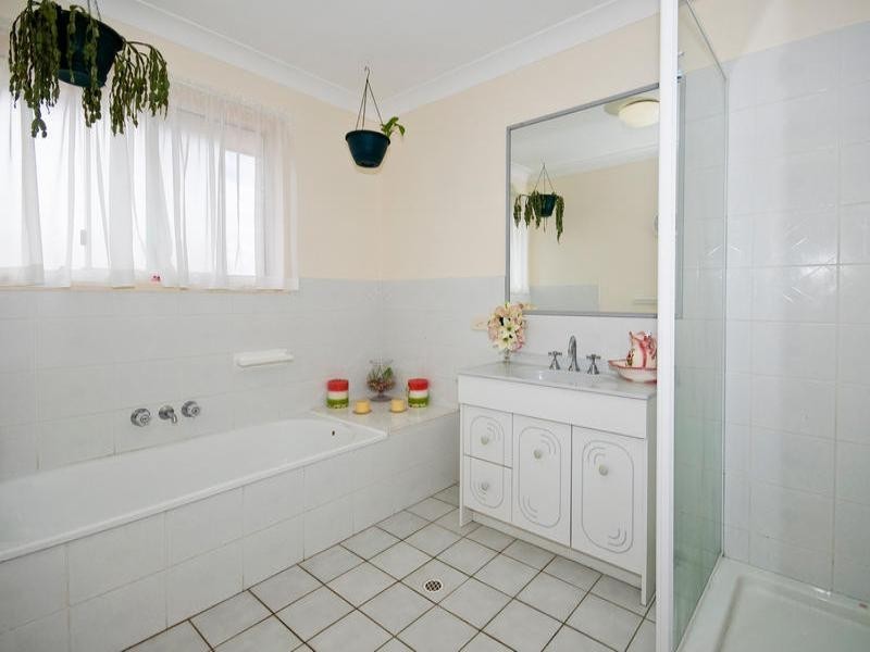 29 Swan Lake Crescent, Calamvale QLD 4116